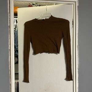 Long sleeved crop top